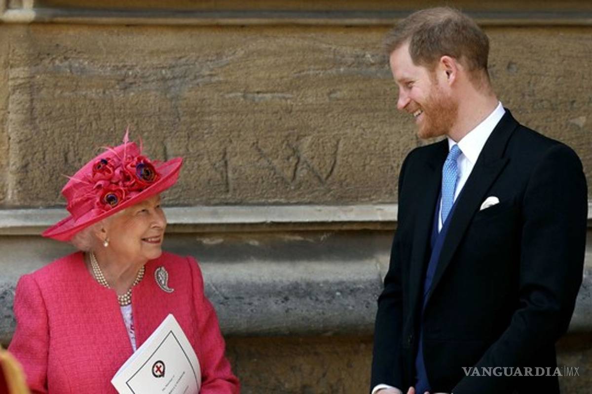 $!La reina Isabel tendría la custodia del hijo del Príncipe Harry y Meghan Markle