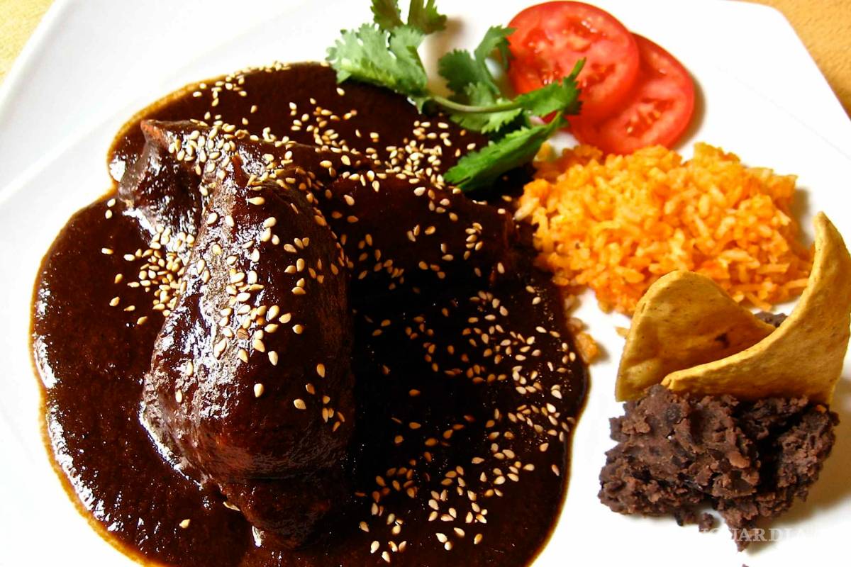 Senadores regresan de puente... y tratan Día Nacional del Mole