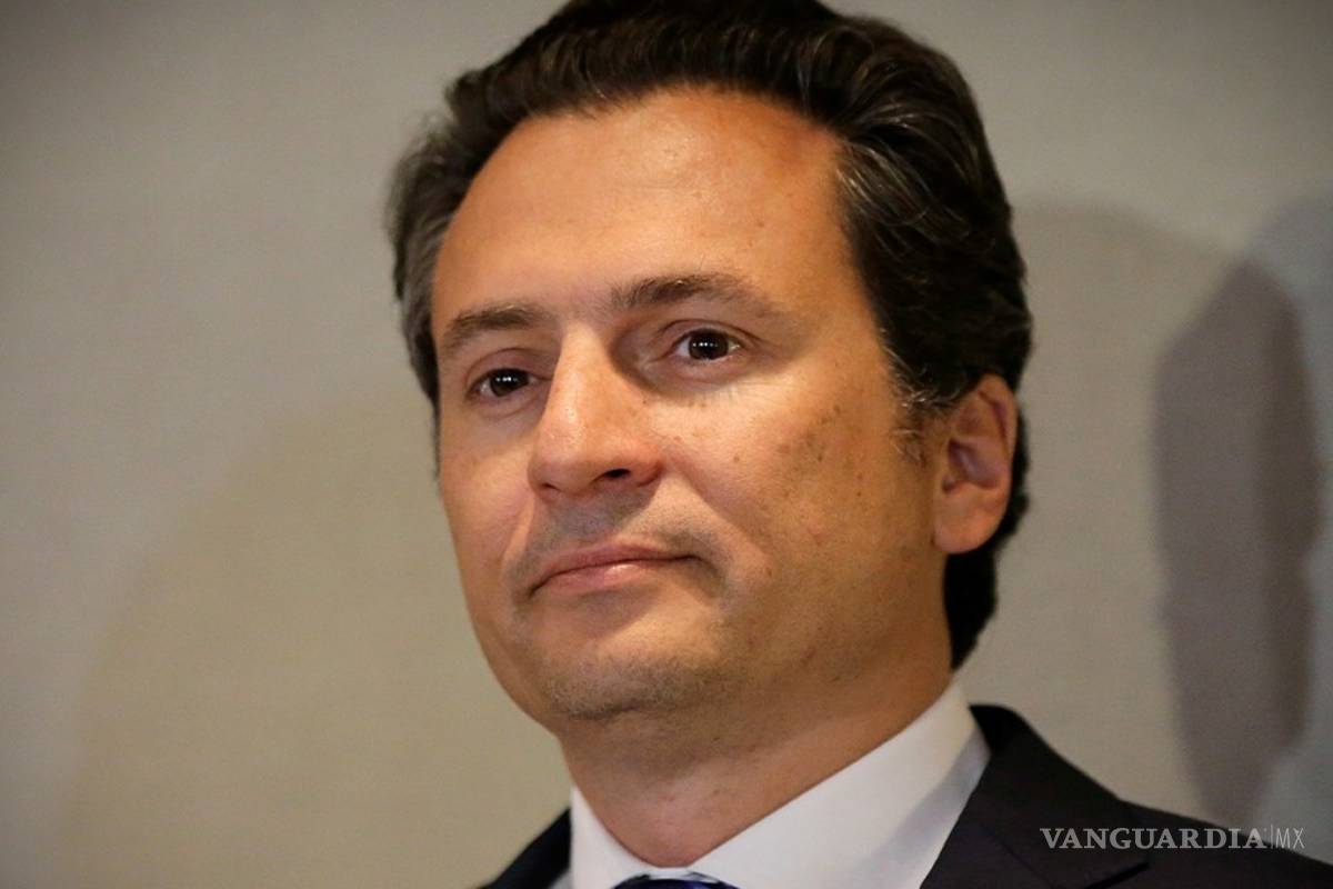 Denuncian a Lozoya y a otros 24 por 'saqueo' de Pemex