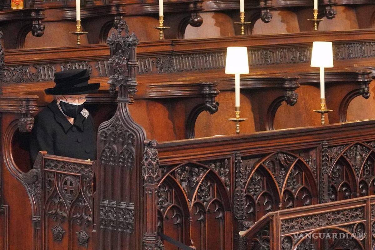 Ahora con Isabel II, Gobierno británico se disculpa por fiestas durante duelo del príncipe Felipe