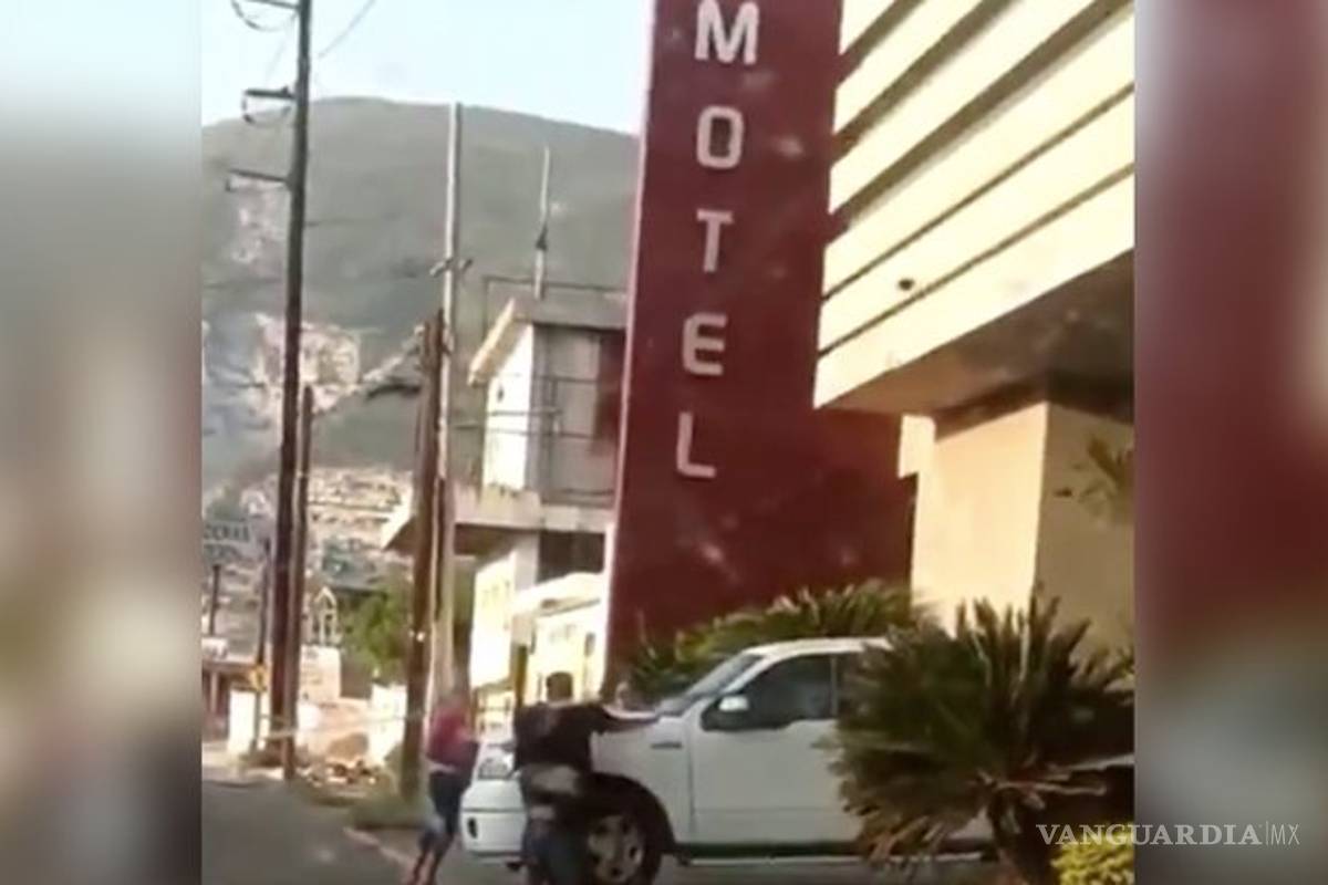 Mujer encara a su infiel pareja afuera de motel en Monterrey, y esto pasó