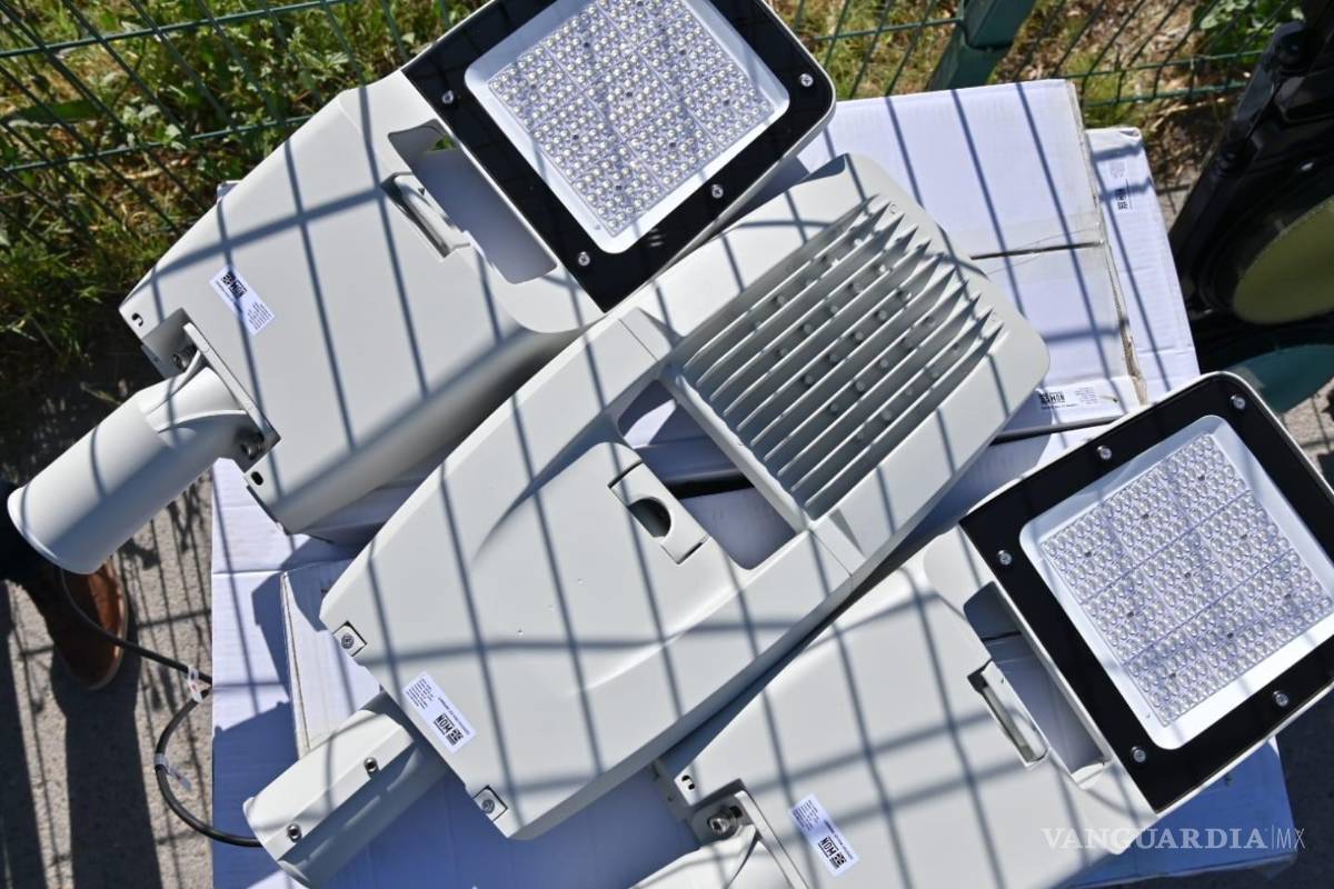 Llegan a Acuña lámparas de alta calidad y ahorradoras, para mejorar el alumbrado público