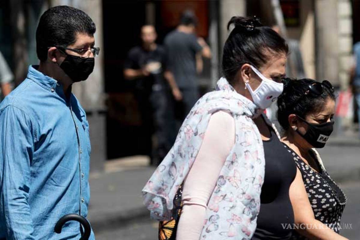 Experto de la UNAM insta a población a usar cubrebocas en aglomeraciones de gente