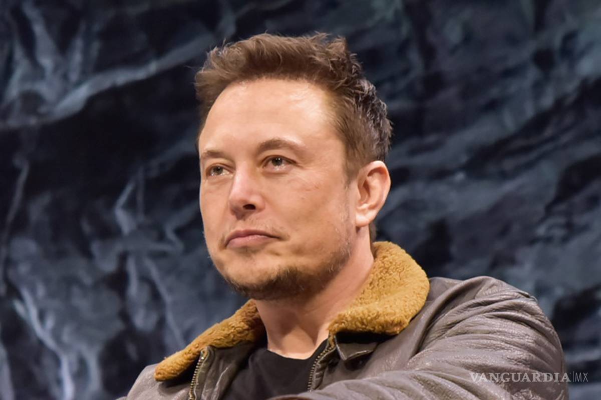 Elon Musk sigue en Tesla, llega a acuerdo y paga multa