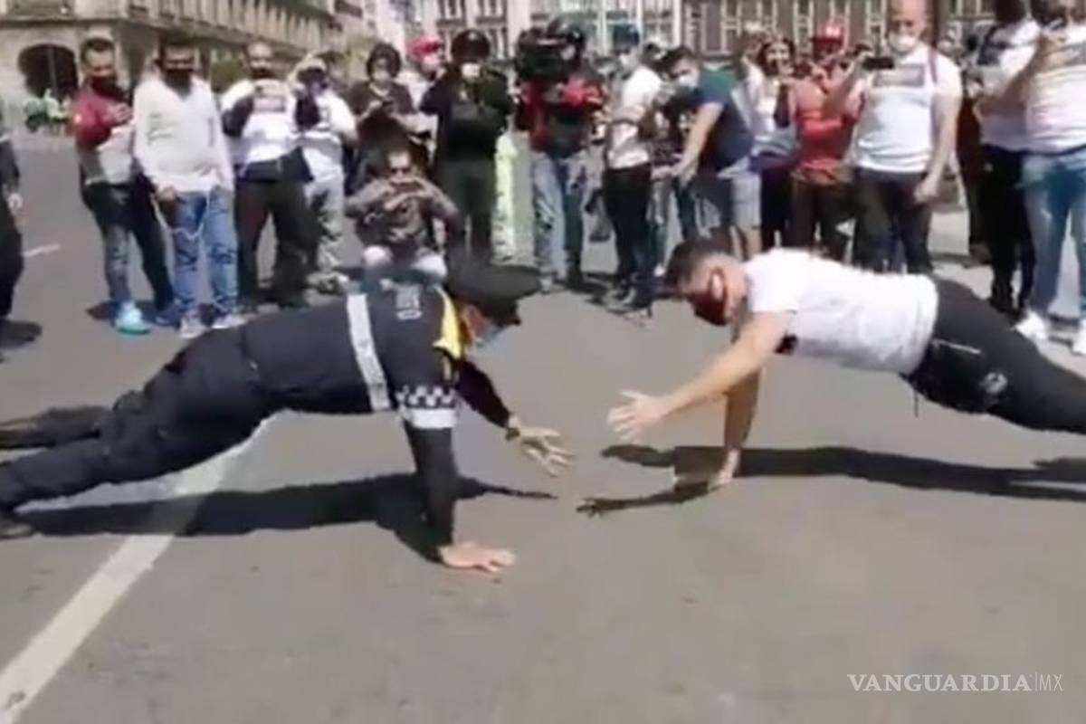 Policía de la CDMX con prótesis vence a instructor de gym en duelo de lagartijas