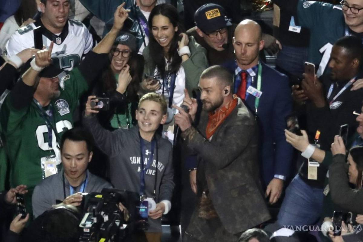 "Selfie kid", el niño que se robó el Medio Tiempo del Super Bowl