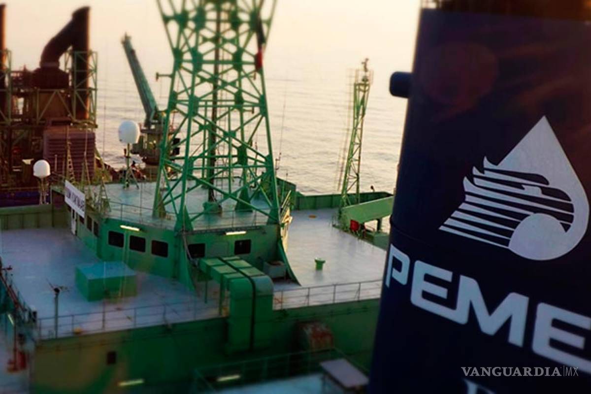 Ni con la reforma energética, México produce menos gasolina e importa 47% más