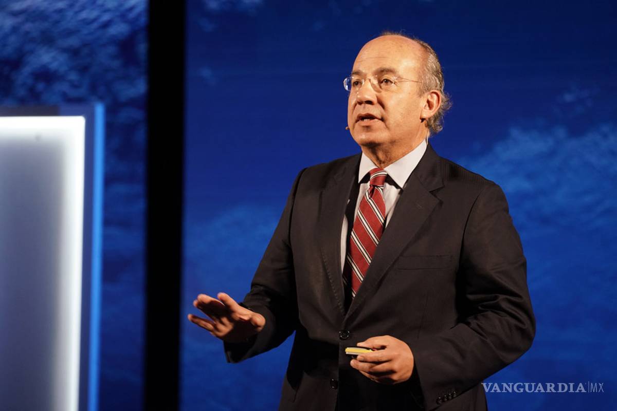 Felipe Calderón critica &quot;feminismo hipócrita&quot; en marcha pro aborto, lo tunden en Twitter