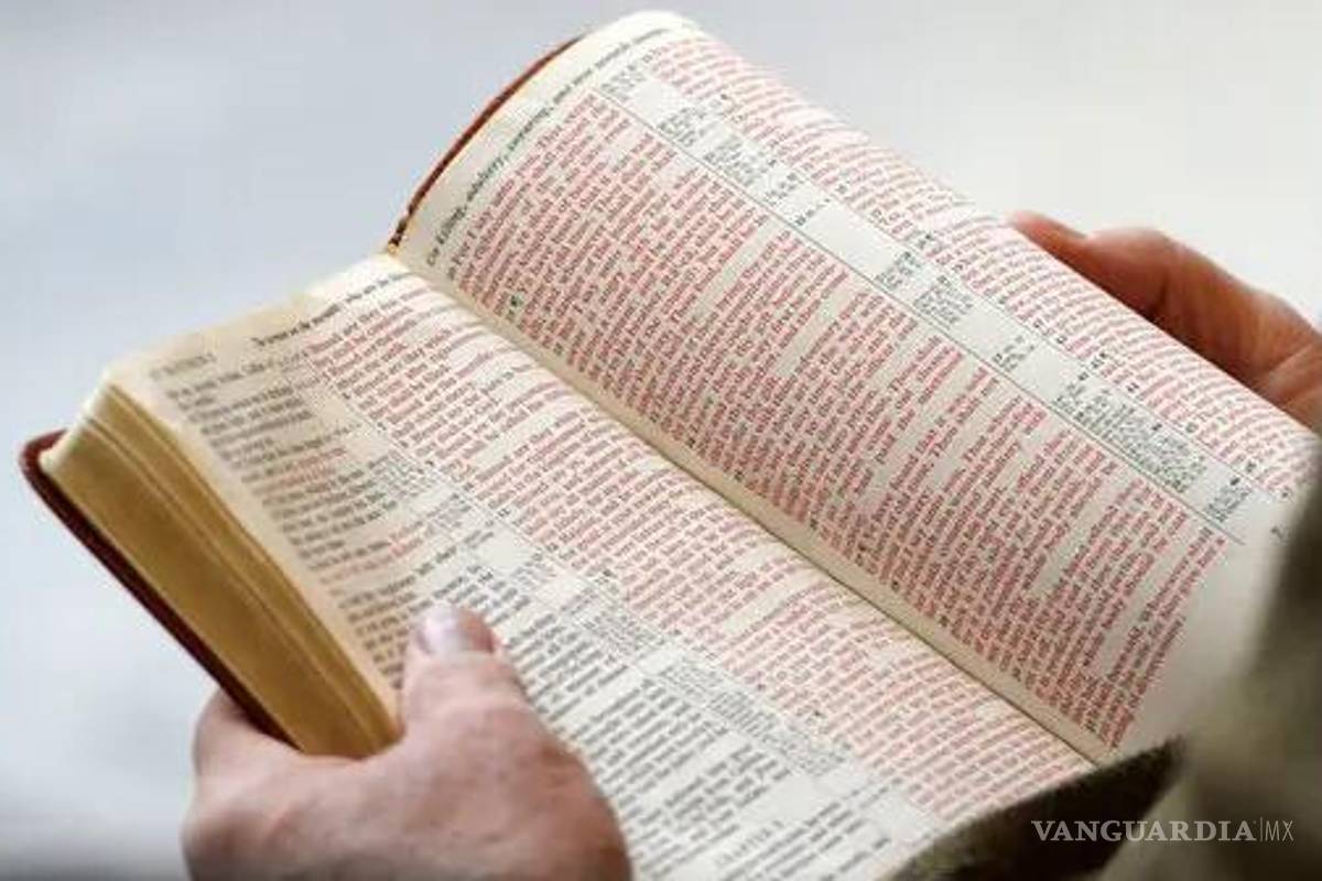 Vetan la Biblia por contenido “pornográfico”, en escuelas de EU