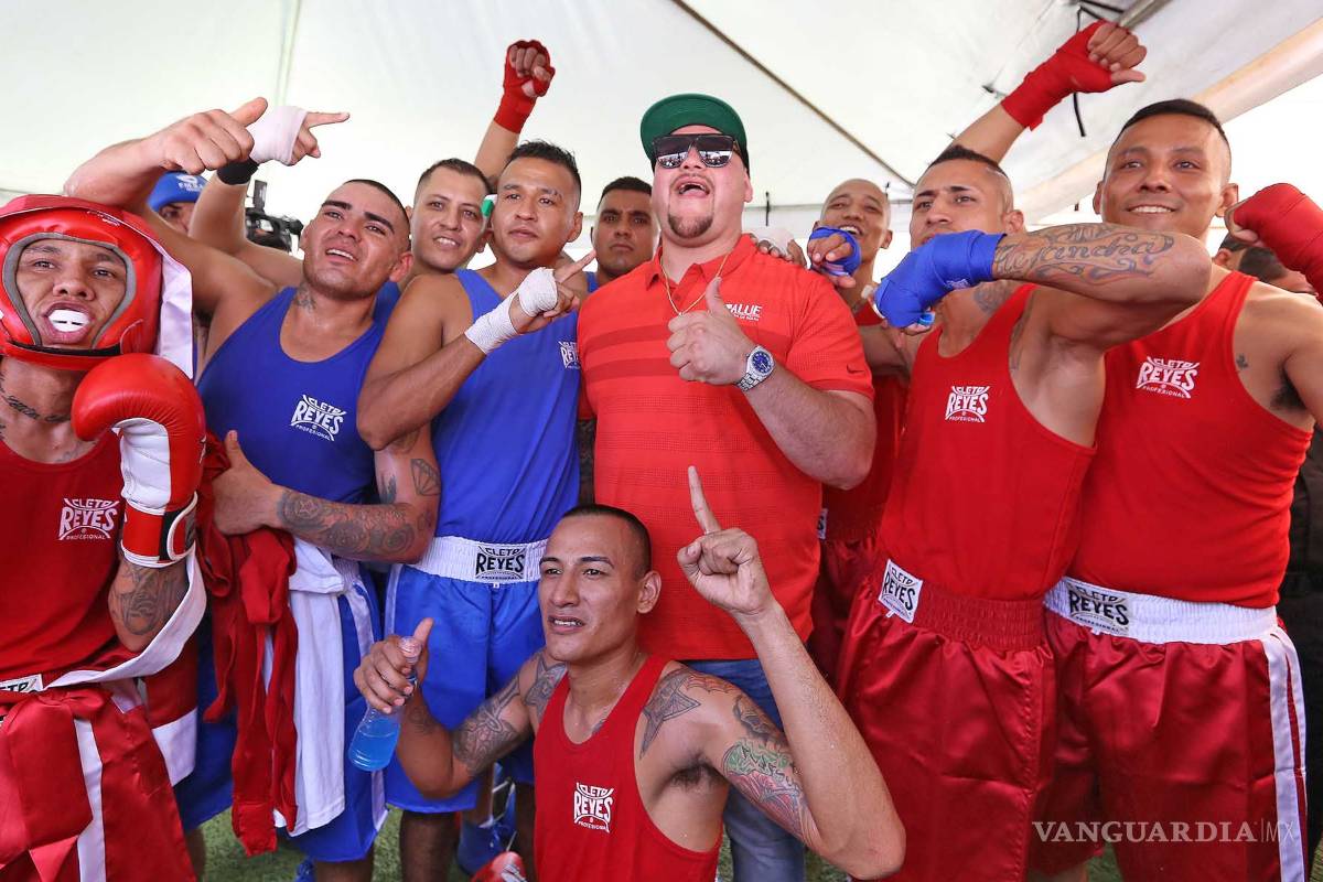 Andy Ruiz acude a Penal del Topo Chico y da un mensaje de esperanza a los presos