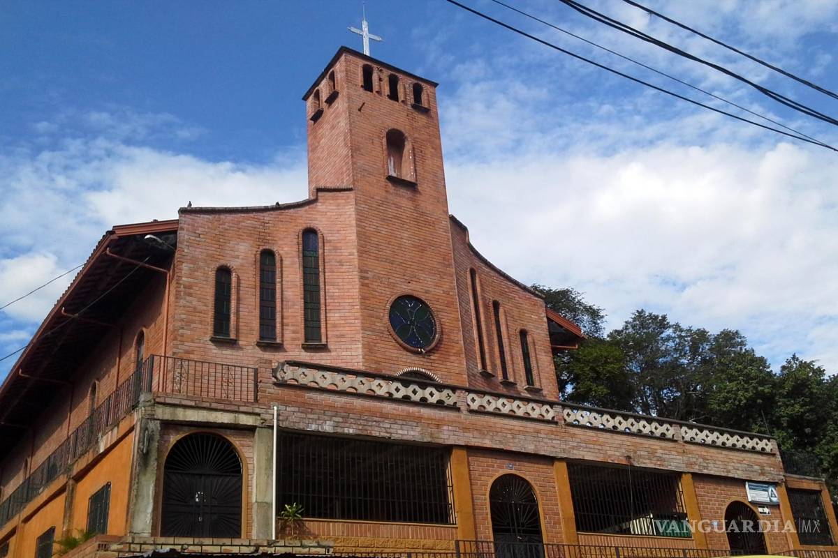 Padre Bonne, grave pero estable: piden por su salud