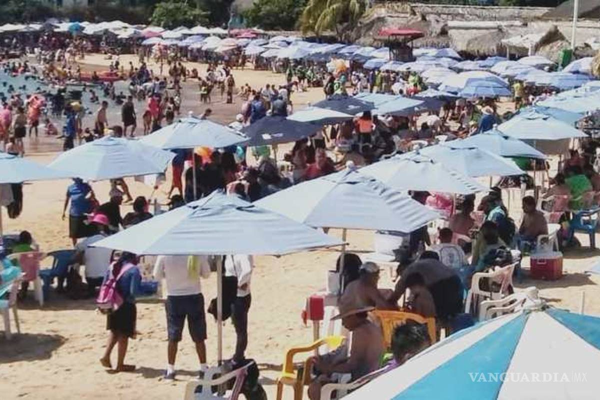 Acapulco en puente... sin sana distancia, sin cubrebocas y playas llenas
