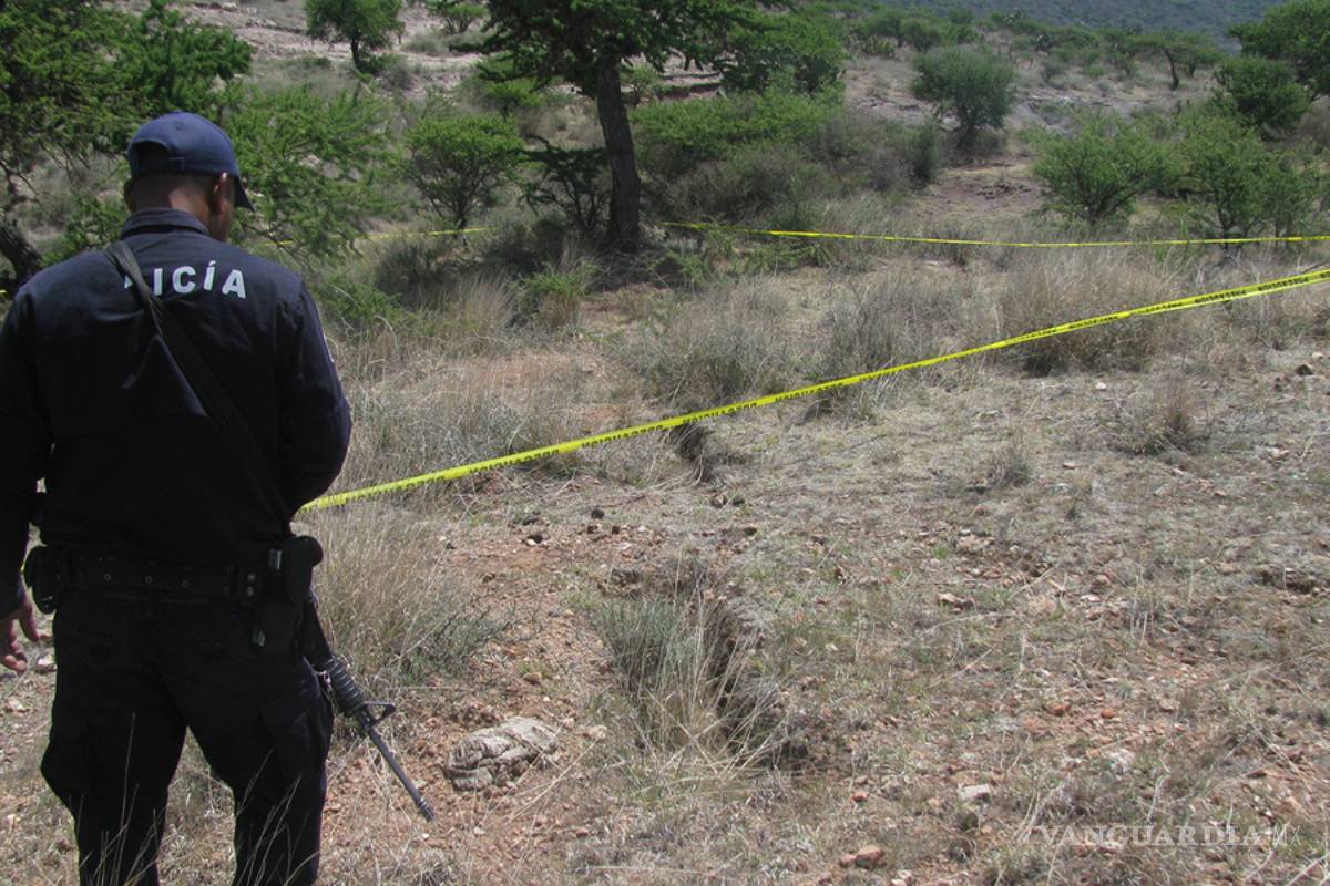 Cateo de finca arroja hallazgo de dos cuerpos sepultados en Nuevo León