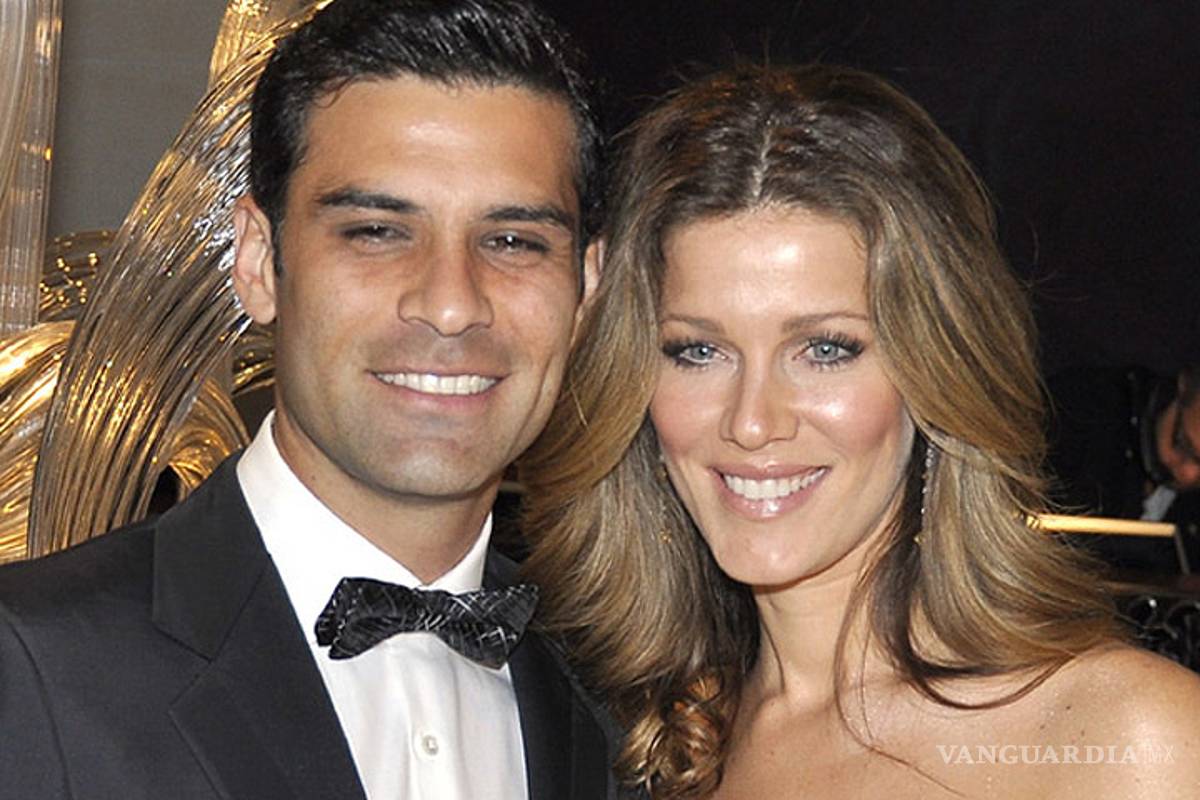 Esposa de Rafa Márquez incendia Instagram con foto en traje de baño