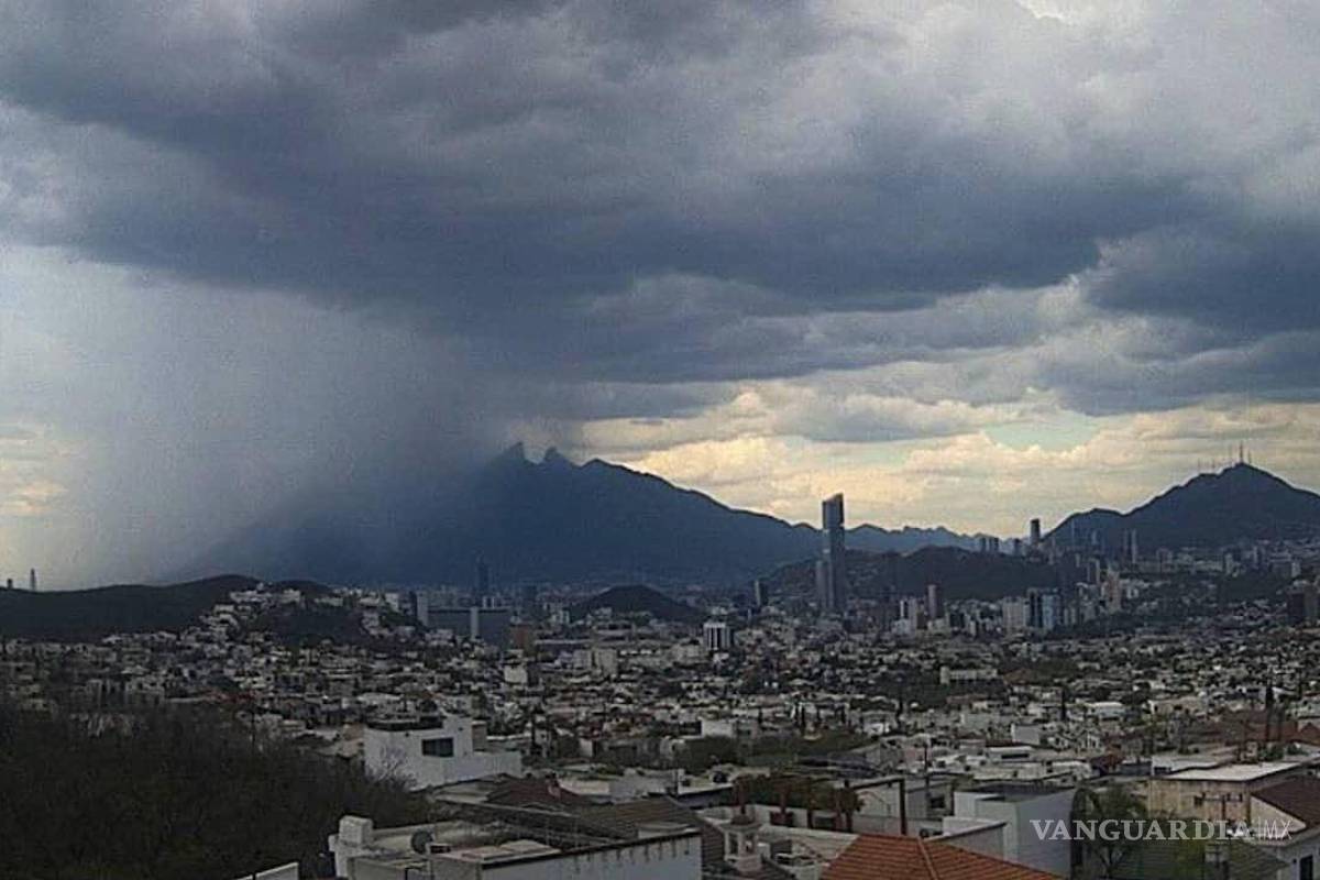 Llegan lluvias a Nuevo León, después de días de intenso calor