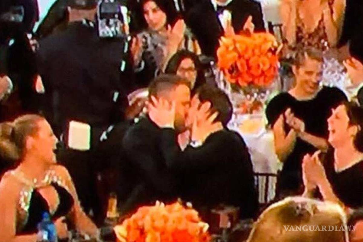 El ardiente beso entre Ryan Reynolds y Andrew Garfield en los Globos de Oro