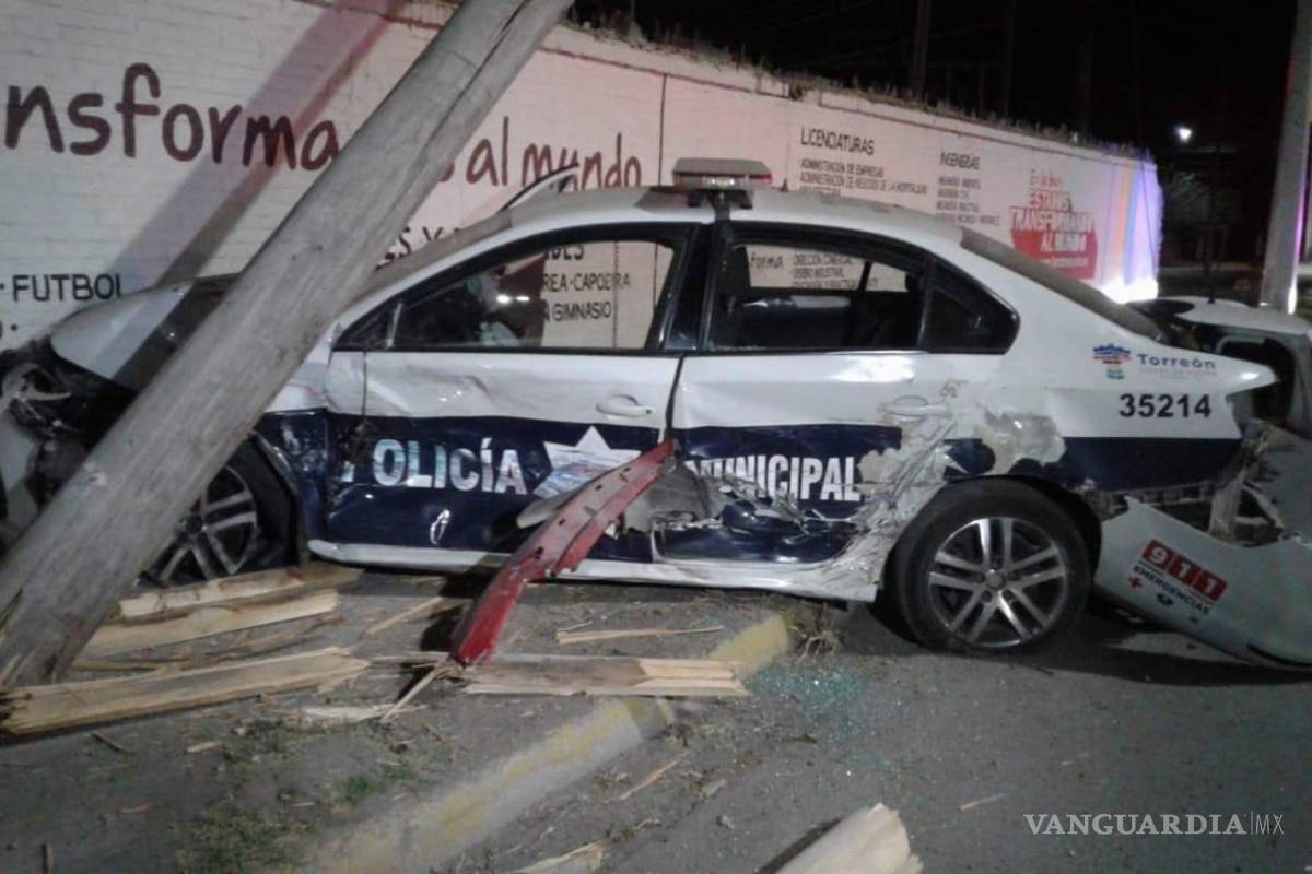 Pareja de policías municipales de Torreón resultan lesionados en choque