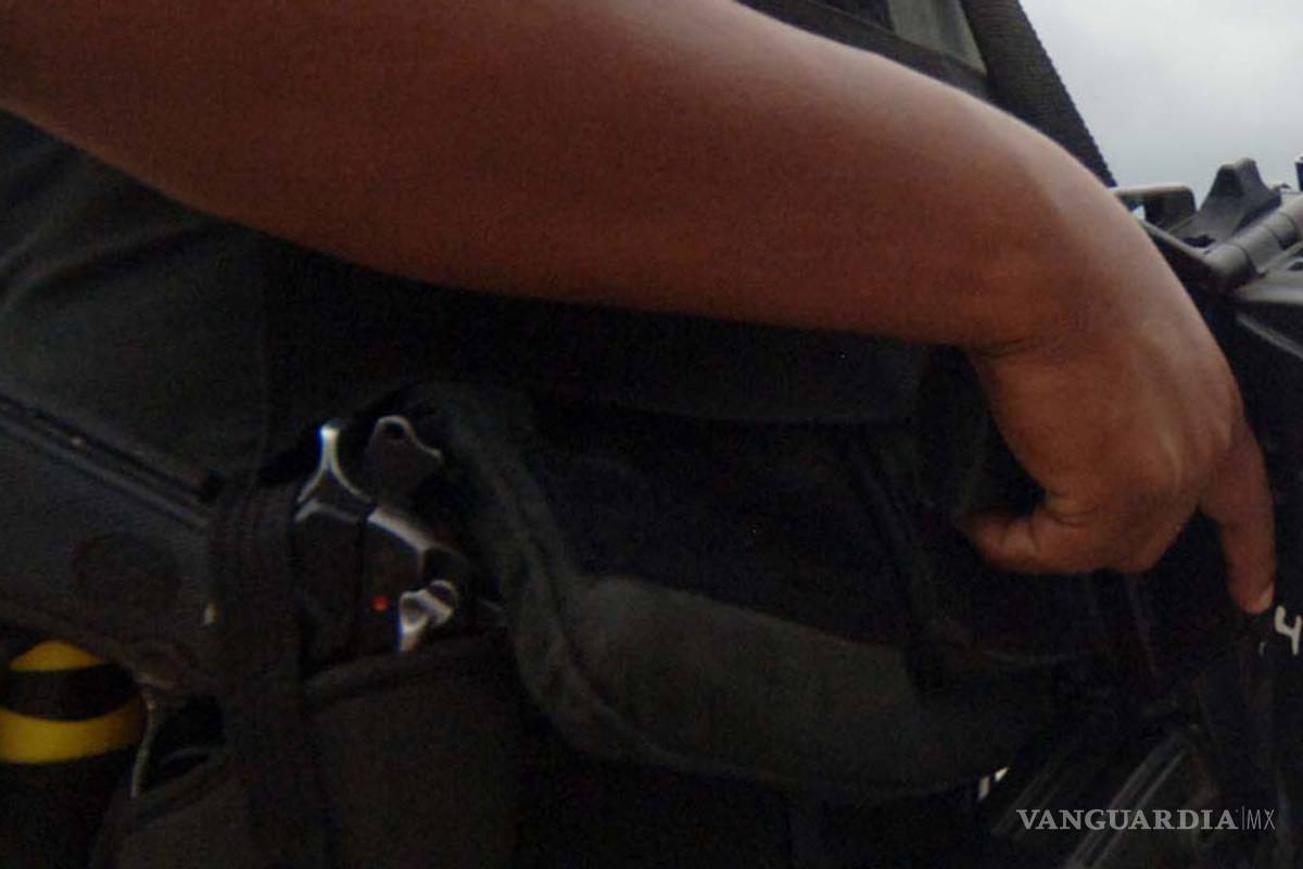 Policía sacó a jovencita de los separos para violarla