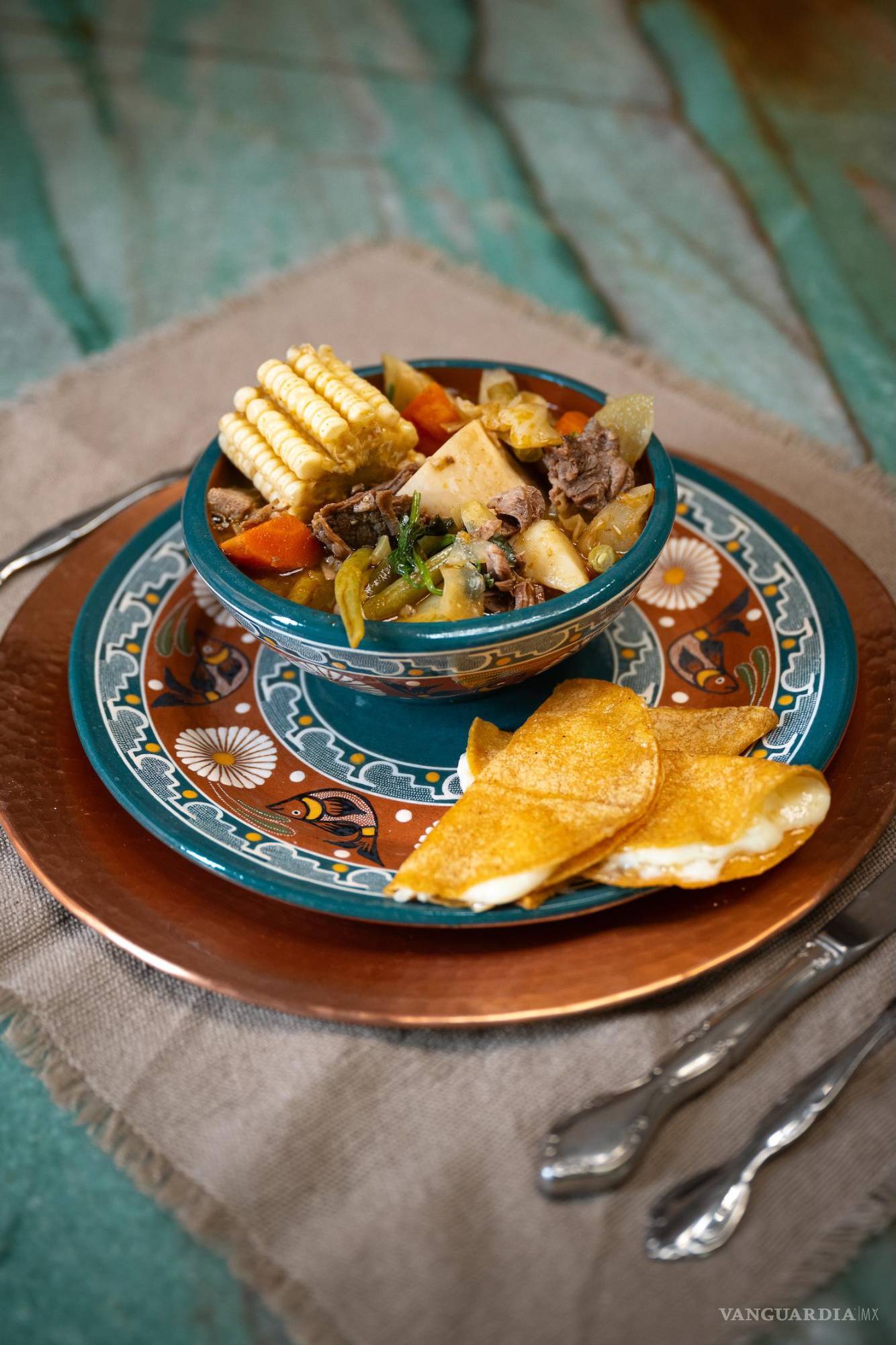 $!El puchero puede acompañarse con quesadillas de maíz.