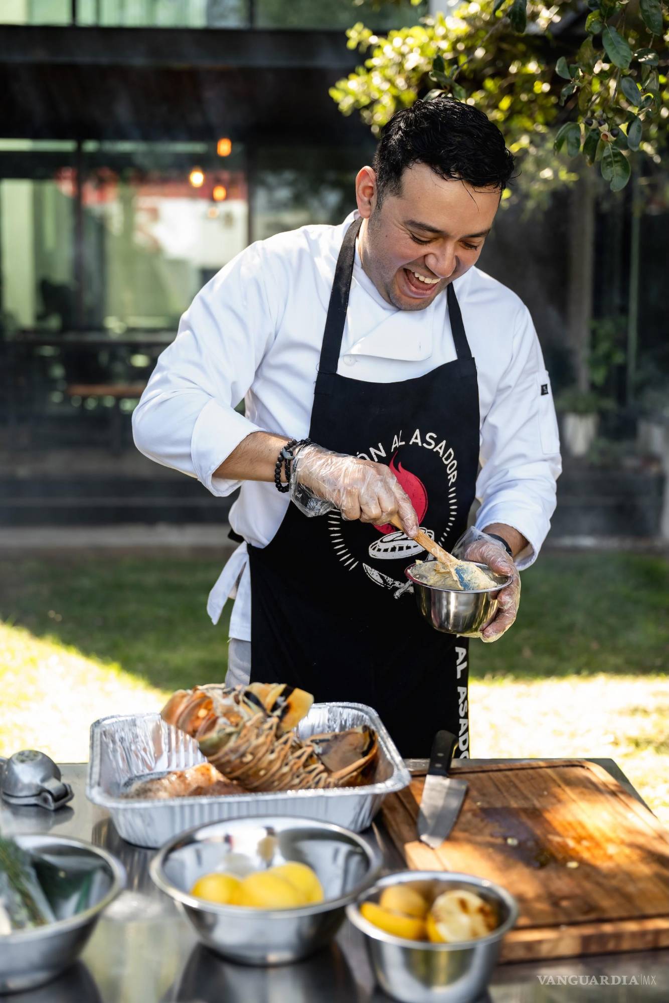 $!La frescura de los ingredientes destaca en cada platillo que coloca sobre el fuego.