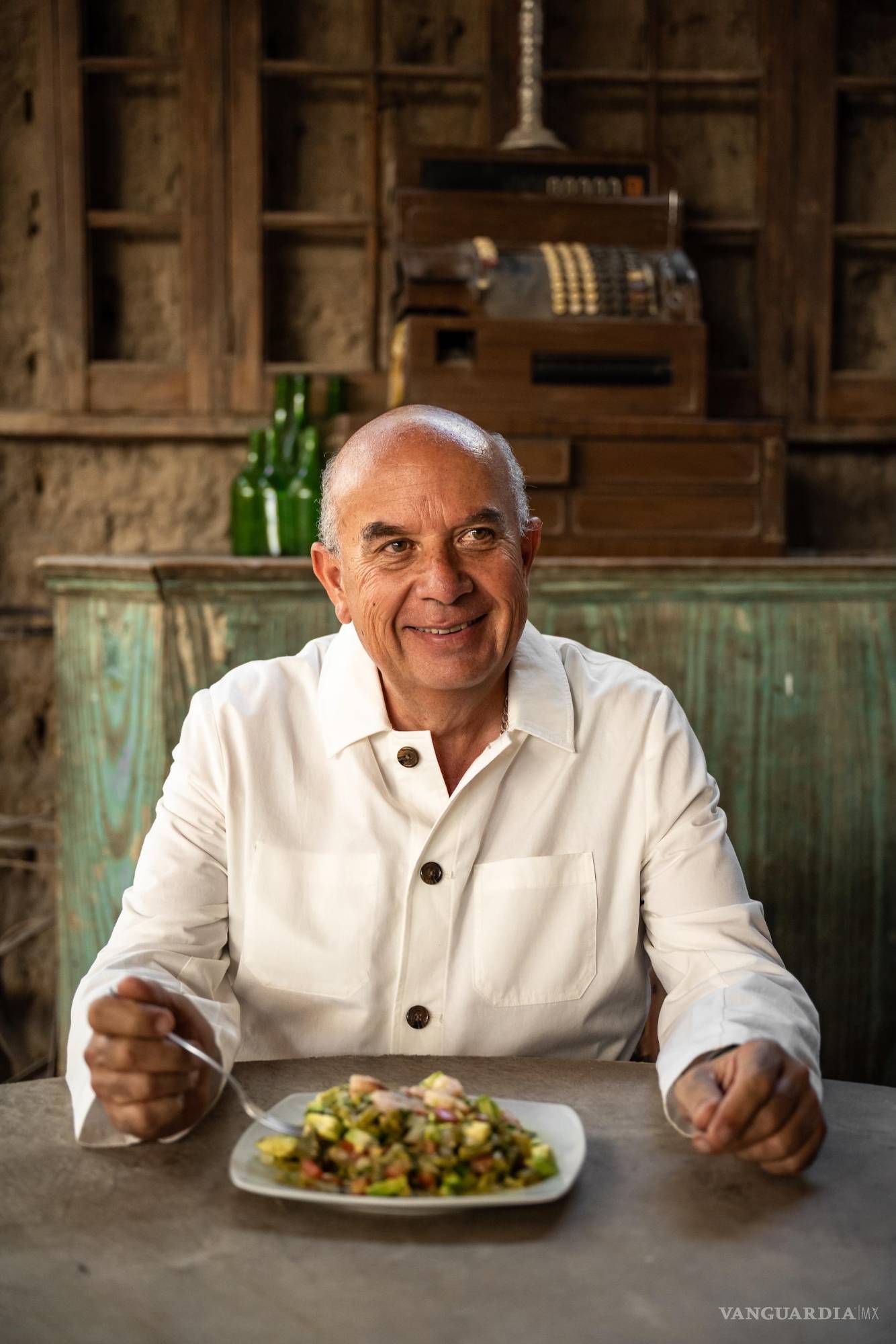 $!Cuando viaja, Pedro regresa con recetas y novedades.