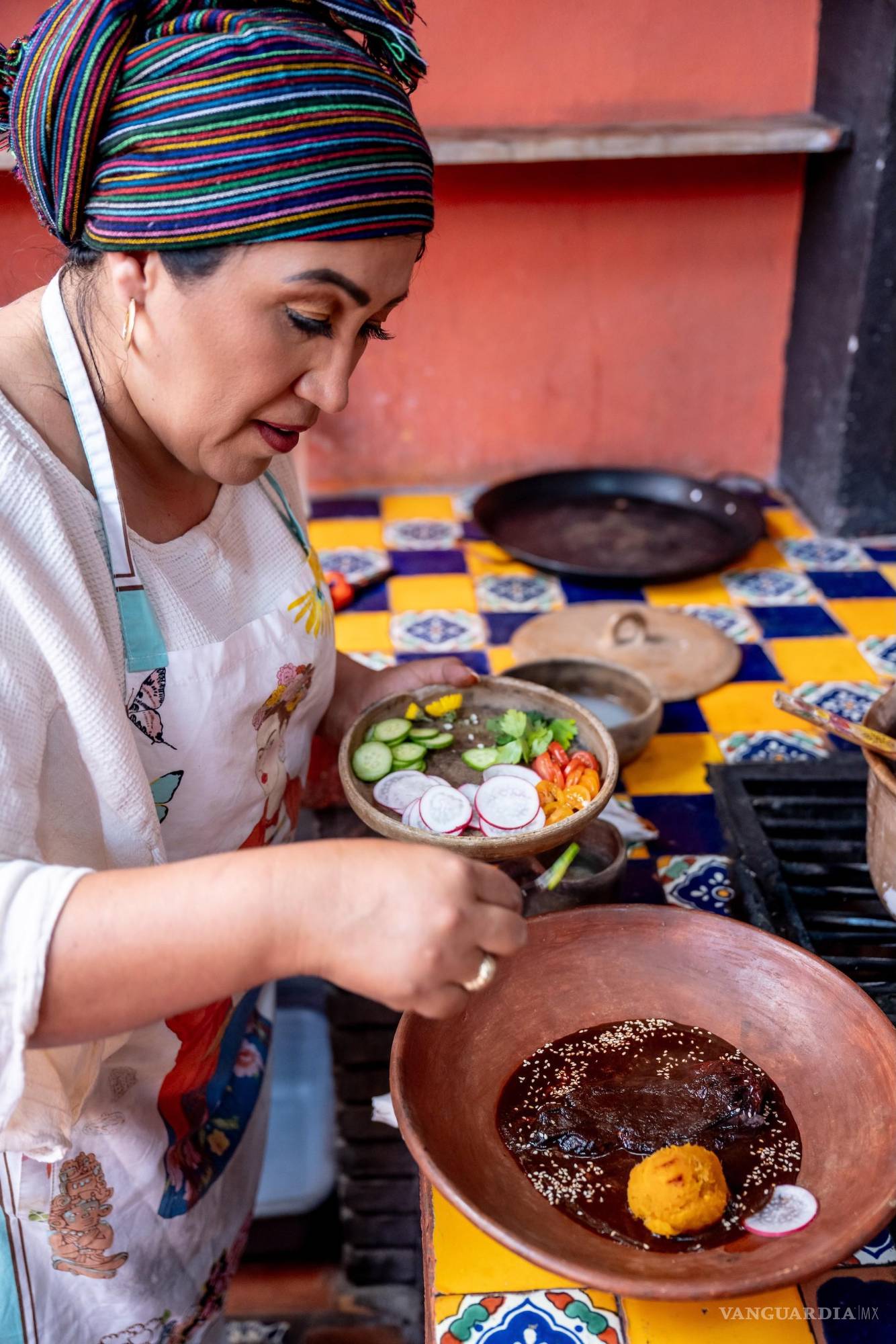 $!Su platillo emblemático es el mole.