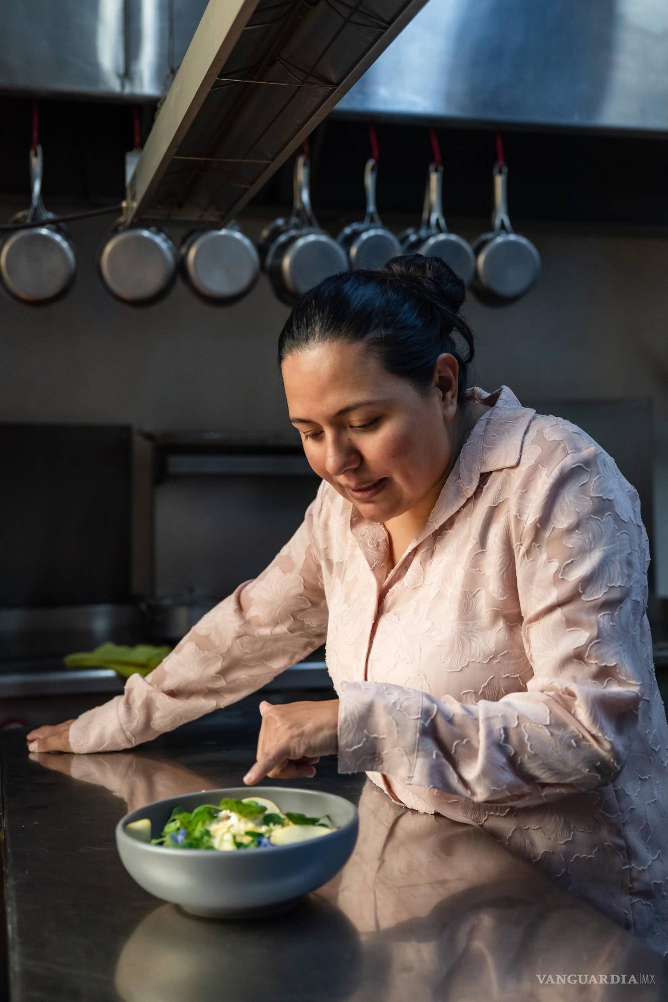$!La mirada precisa de Cinthia, afinando sabores con sensibilidad y técnica.