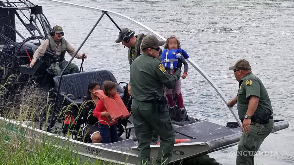 Rescatan del río Bravo con helicóptero a migrante por riesgo de morir ahogado