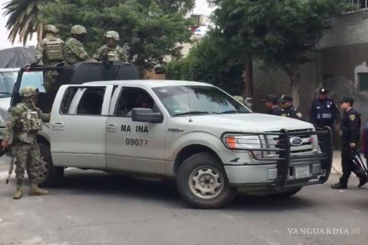 Sacan cajas y bolsas negras de la casa de &quot;El Ojos&quot;