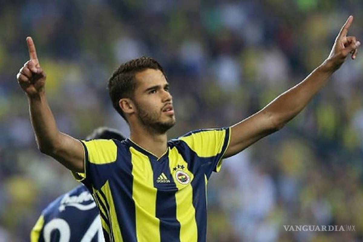 Le salen dos 'novias' españolas a Diego Reyes