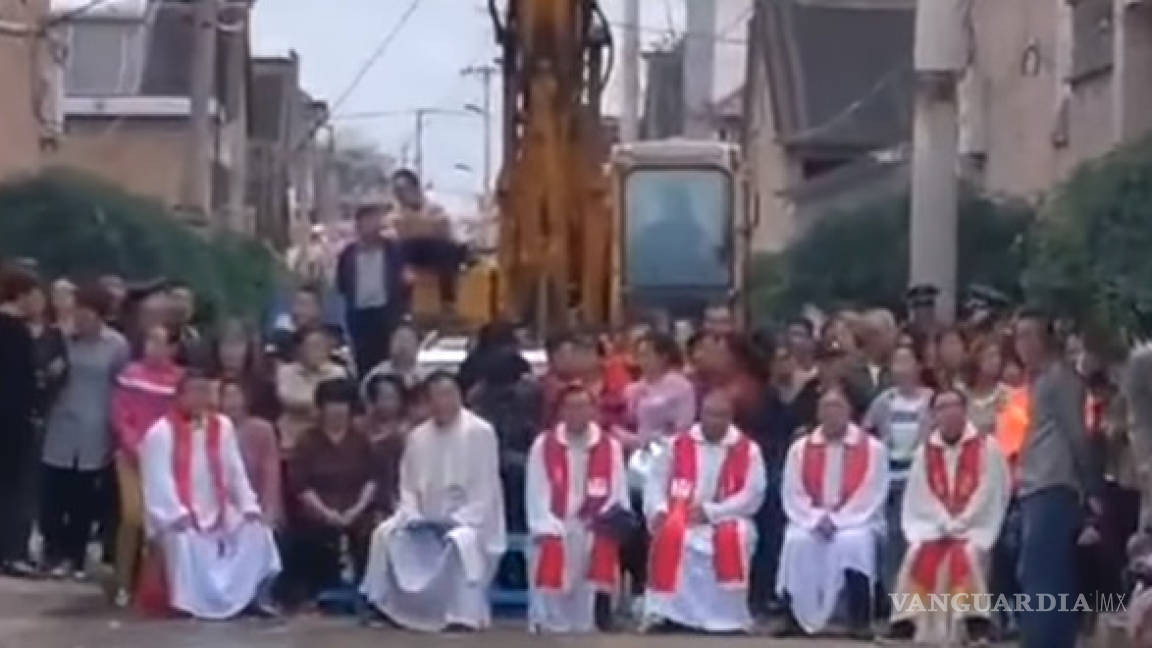 Protestan chinos católicos contra la demolición de su iglesia