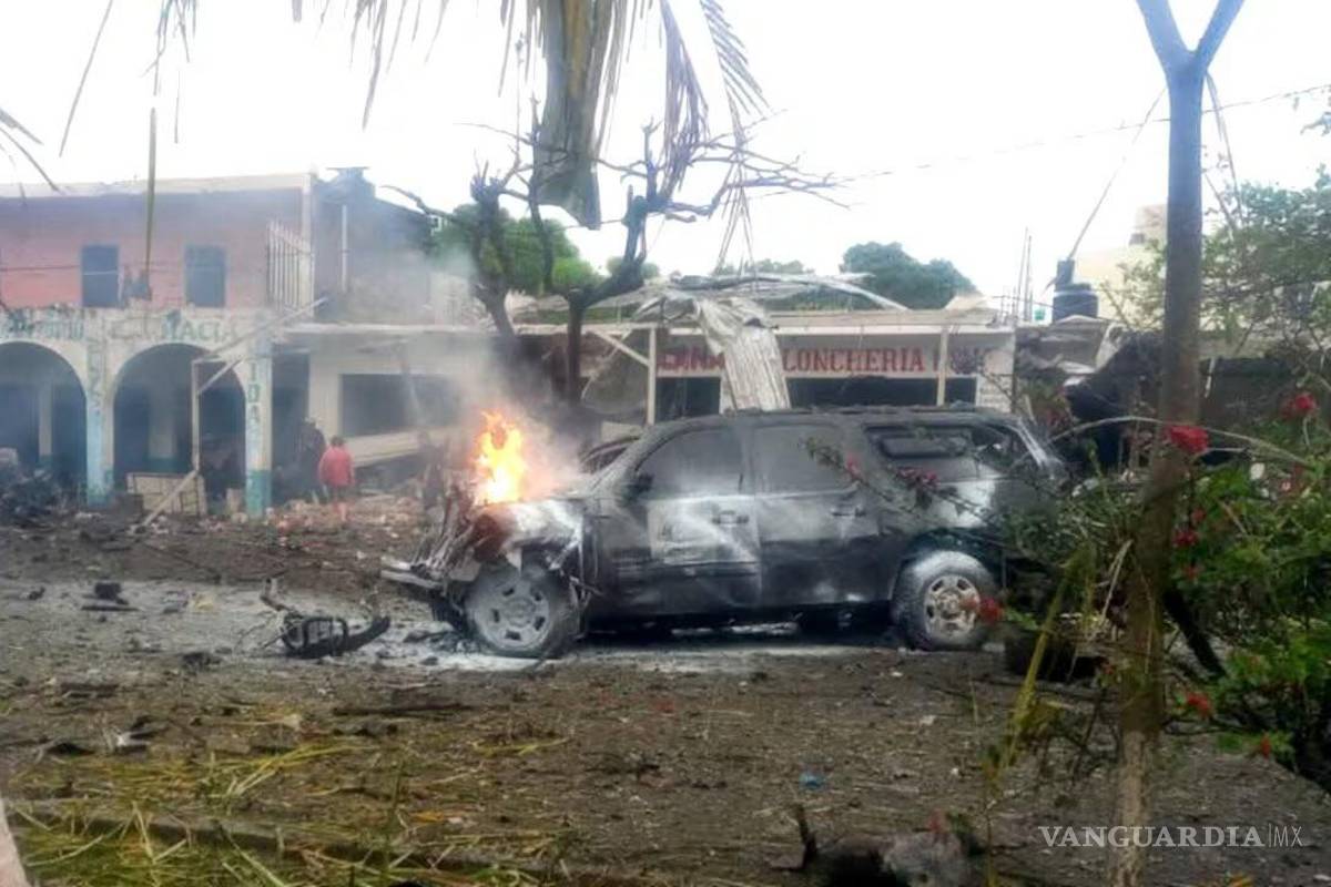Revienta coche bomba frente a policía comunitaria de Michoacán y deja víctimas