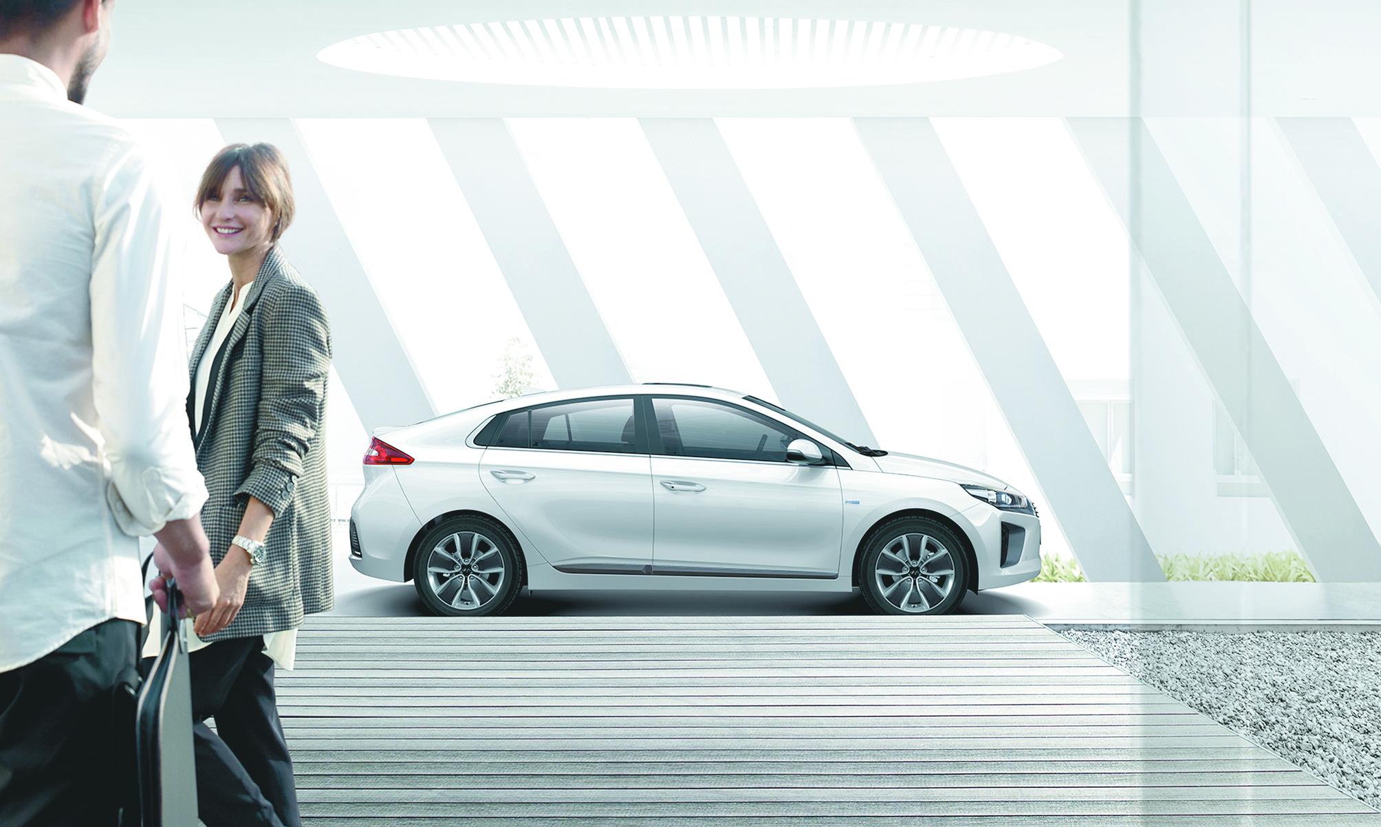 Hyundai Ioniq, híbrido que fluye como viento