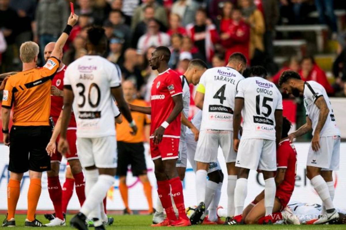 Govea debuta, su equipo gana... pero a él lo expulsan