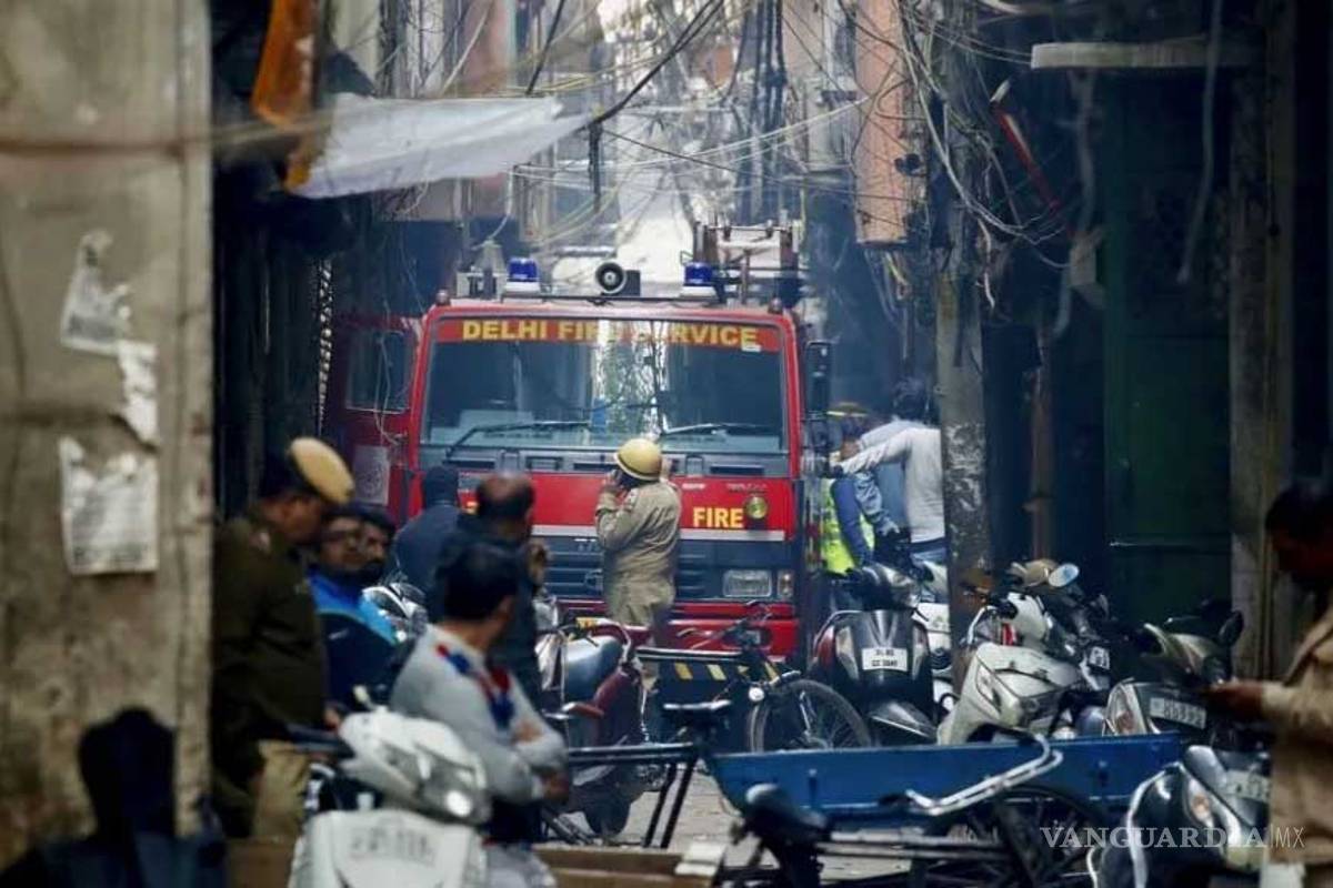 Incendio en fábrica de Nueva Delhi deja 43 muertos