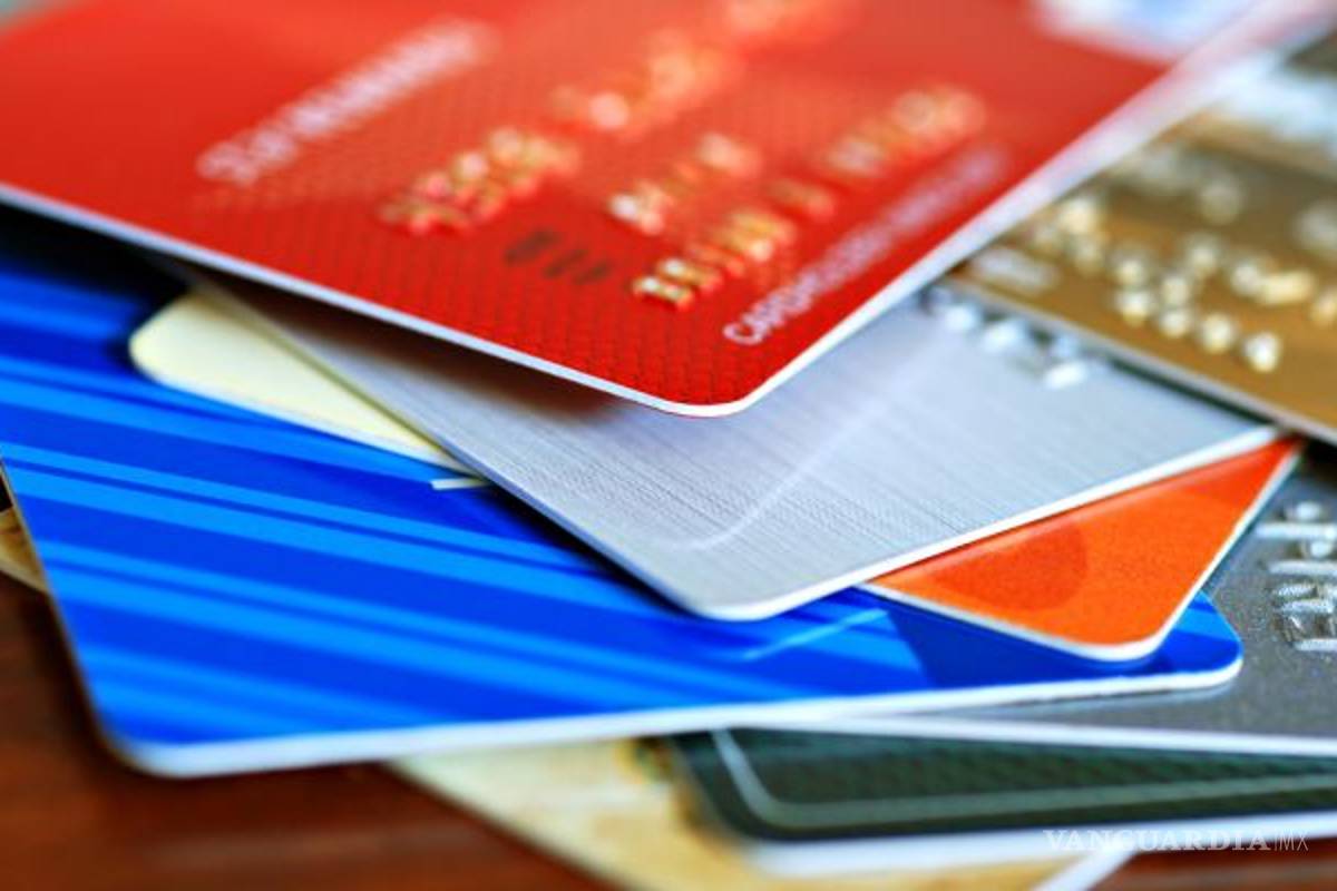 Compran menos con tarjeta, crédito al consumo cayó 4.2% en mayo