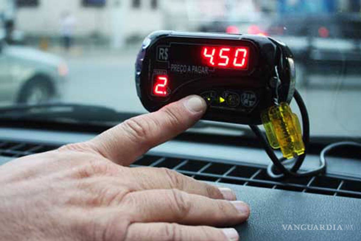 CDMX busca poner tablets en lugar de taxímetros; fabricantes protestan