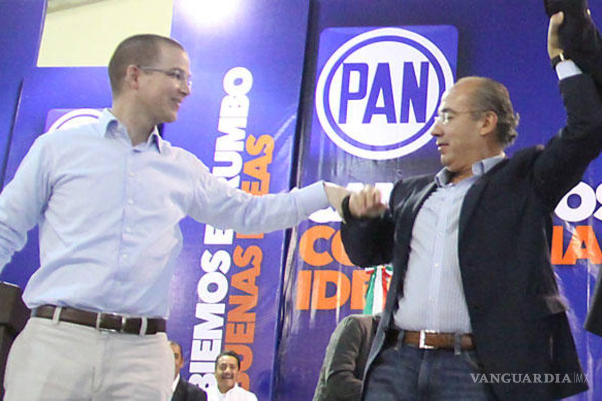 Felipe Calderón amenaza con renunciar al PAN