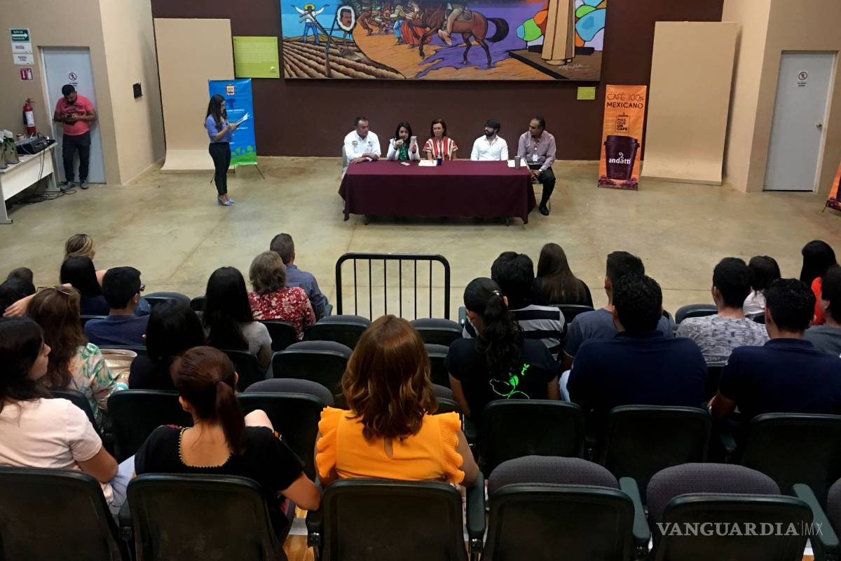 Con conferencias, crean conciencia para el desuso del plástico