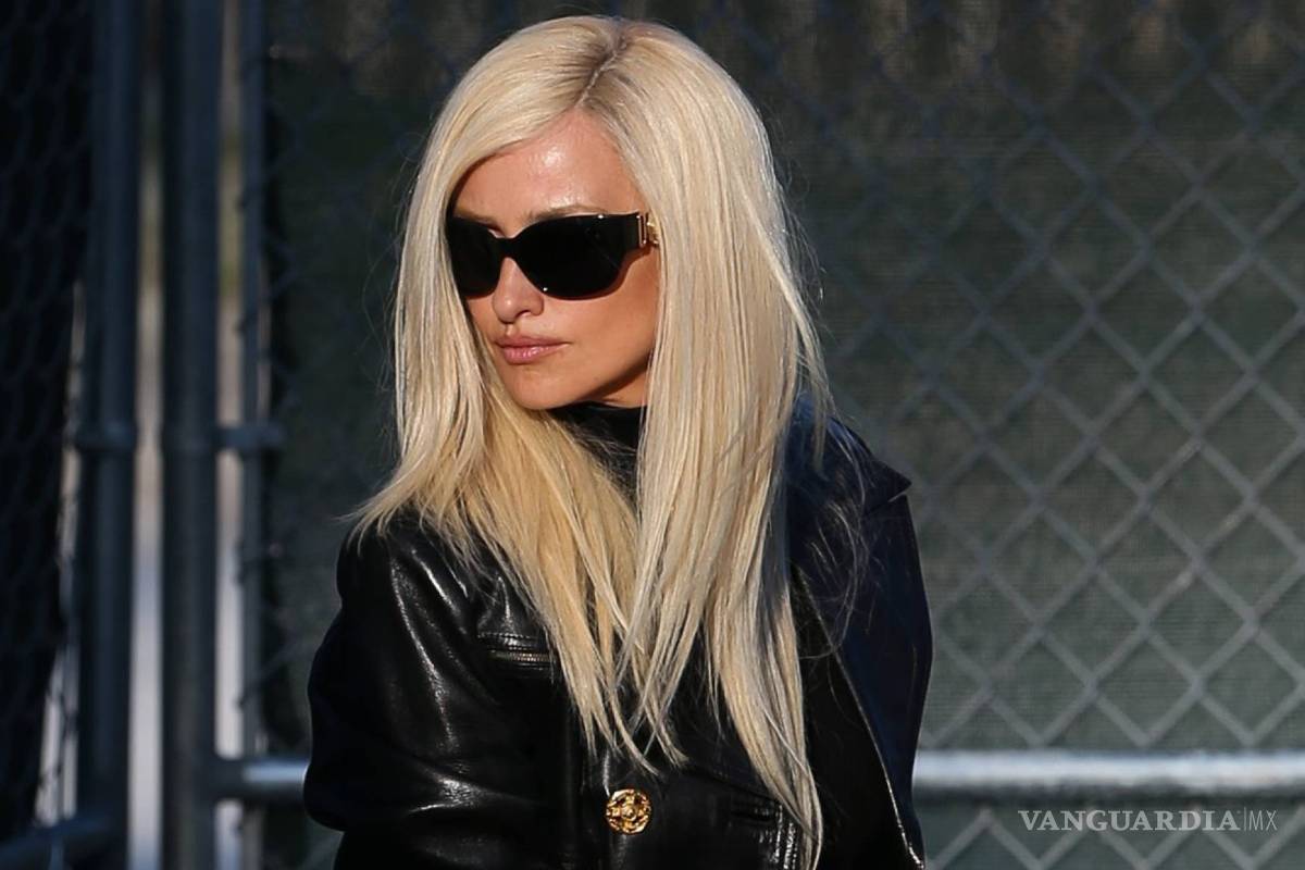 Esta rubia platino es Penélope Cruz