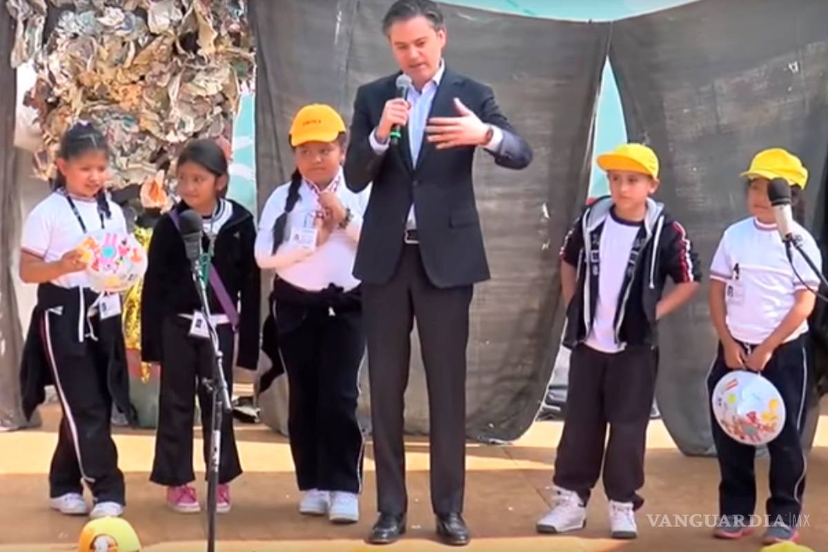 Una niña de primaria corrige a Aurelio Nuño :“No se dice ‘ler’; se dice ‘leer'”