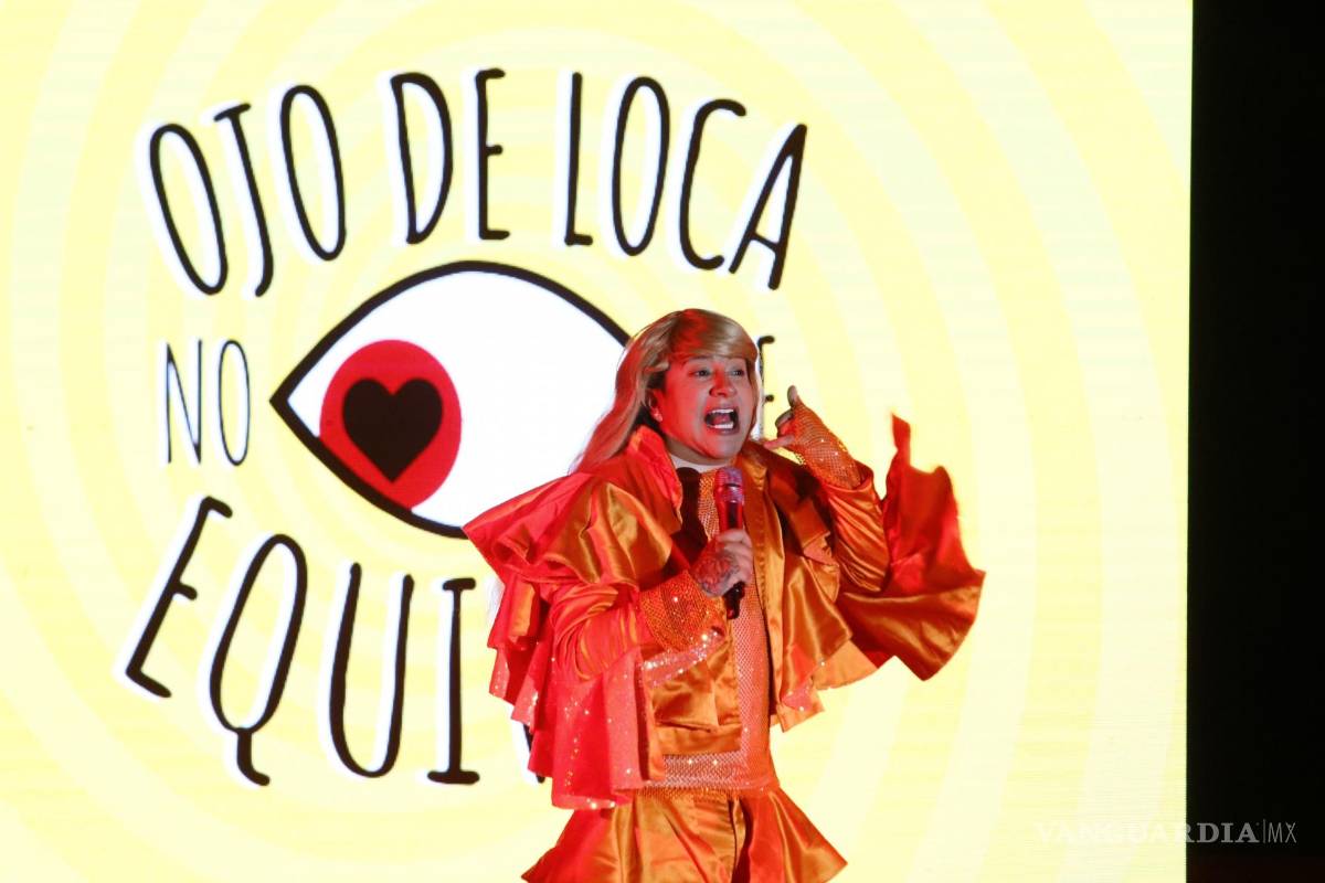 Con risas y ‘humor de madre’ Mario Aguilar conquistó al Paraninfo del Ateneo Fuente