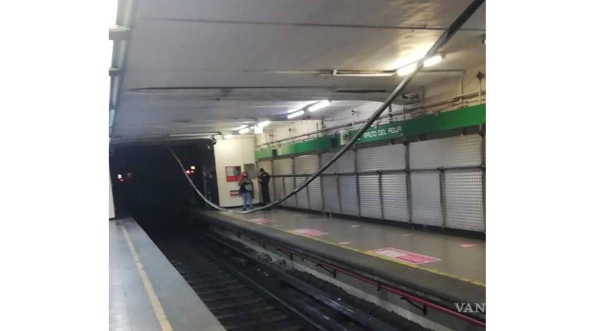 Ahora, cae cable en andén de la Línea 8 del Metro de la CDMX