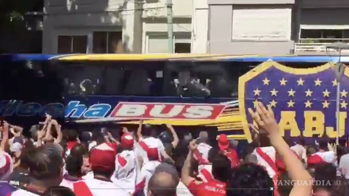 Atacan con gas pimienta a jugadores de Boca antes de final de la Copa Libertadores contra River