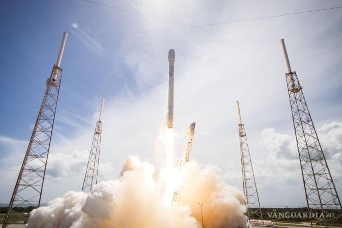 Así se estrelló el cohete de SpaceX al intentar aterrizar tras poner en órbita un satélite