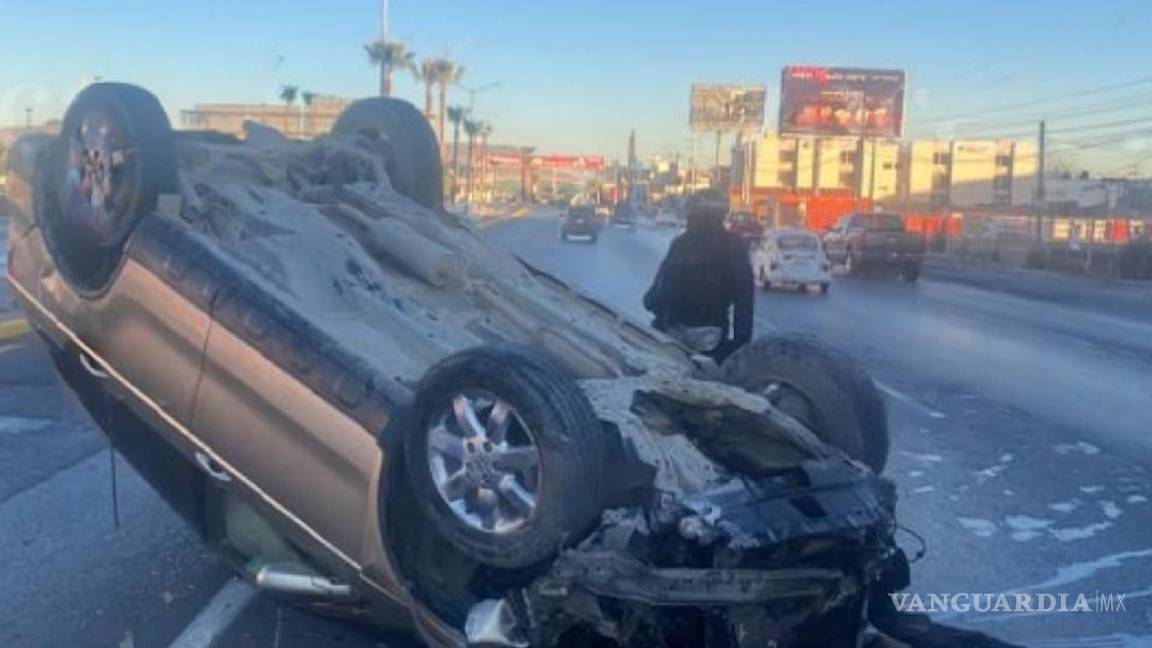 Mujer pierde el control y vuelca en Nazario Ortiz; Guardia Nacional de Saltillo la auxilia