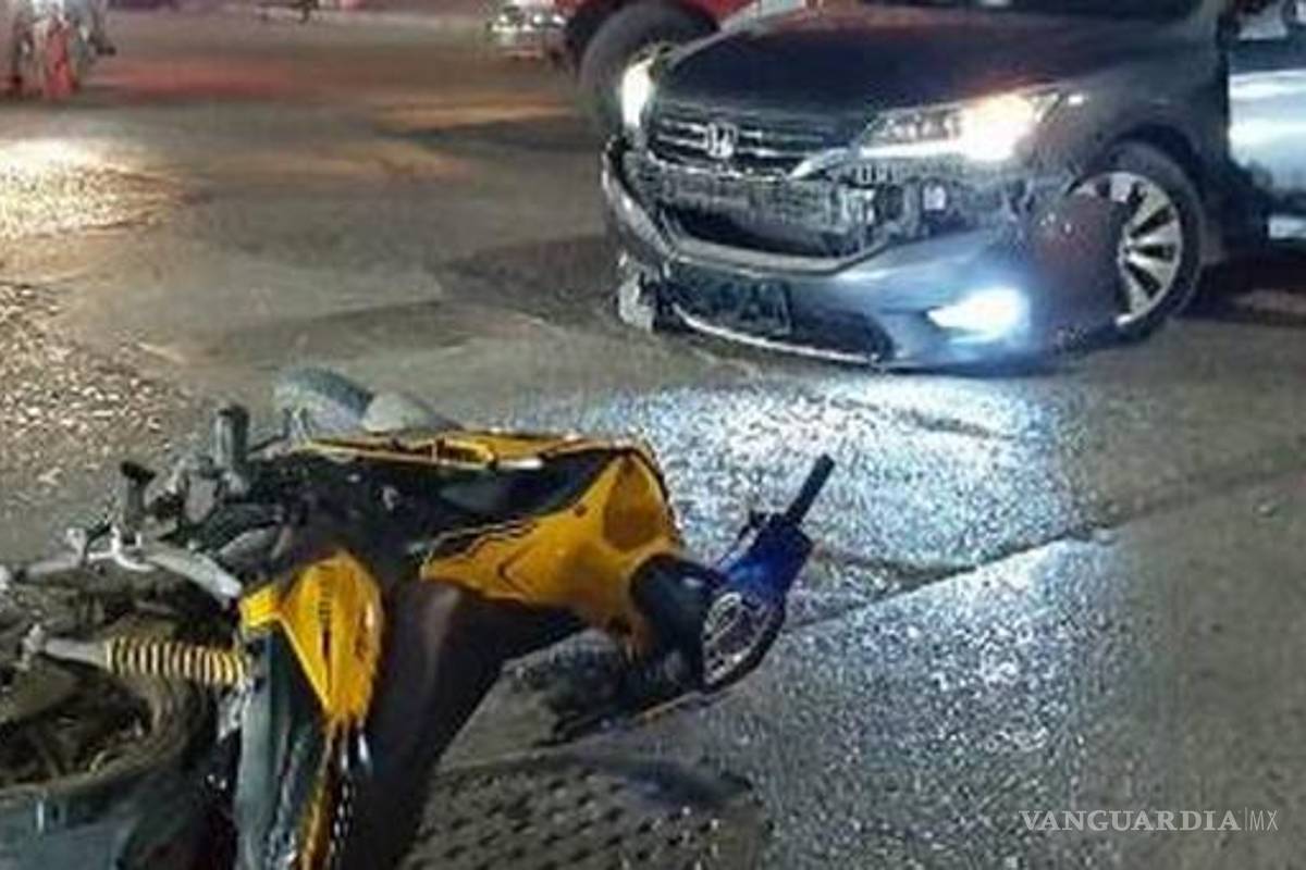 Joven arrolla a motociclistas ladrones, al sur de Saltillo, y lo apresan junto con ellos