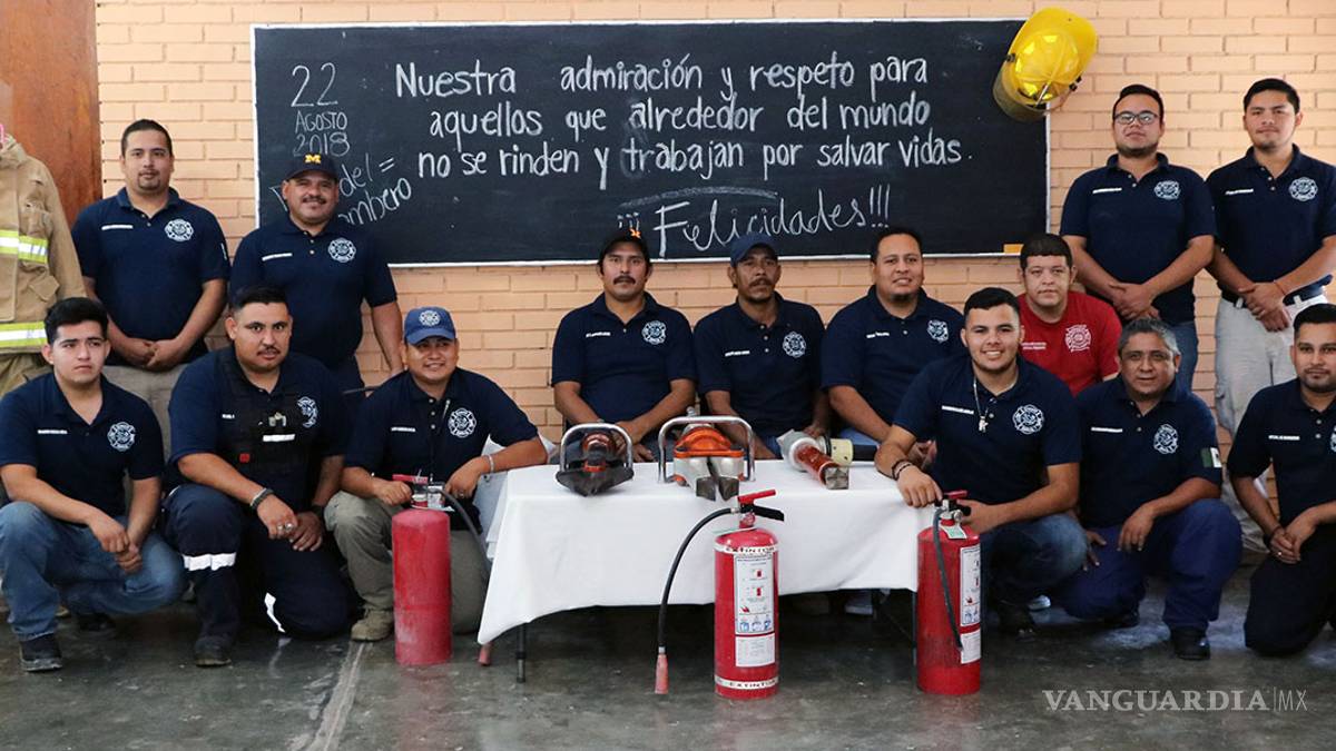 Bomberos de Nava, entregados a servir a la población