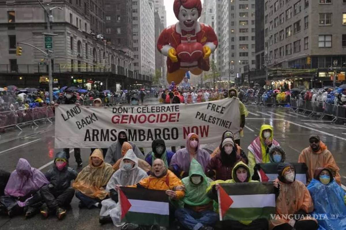 Caos y arrestos masivos en el desfile del Día de Acción de Gracias de Macy’s por manifestaciones antiisraelíes