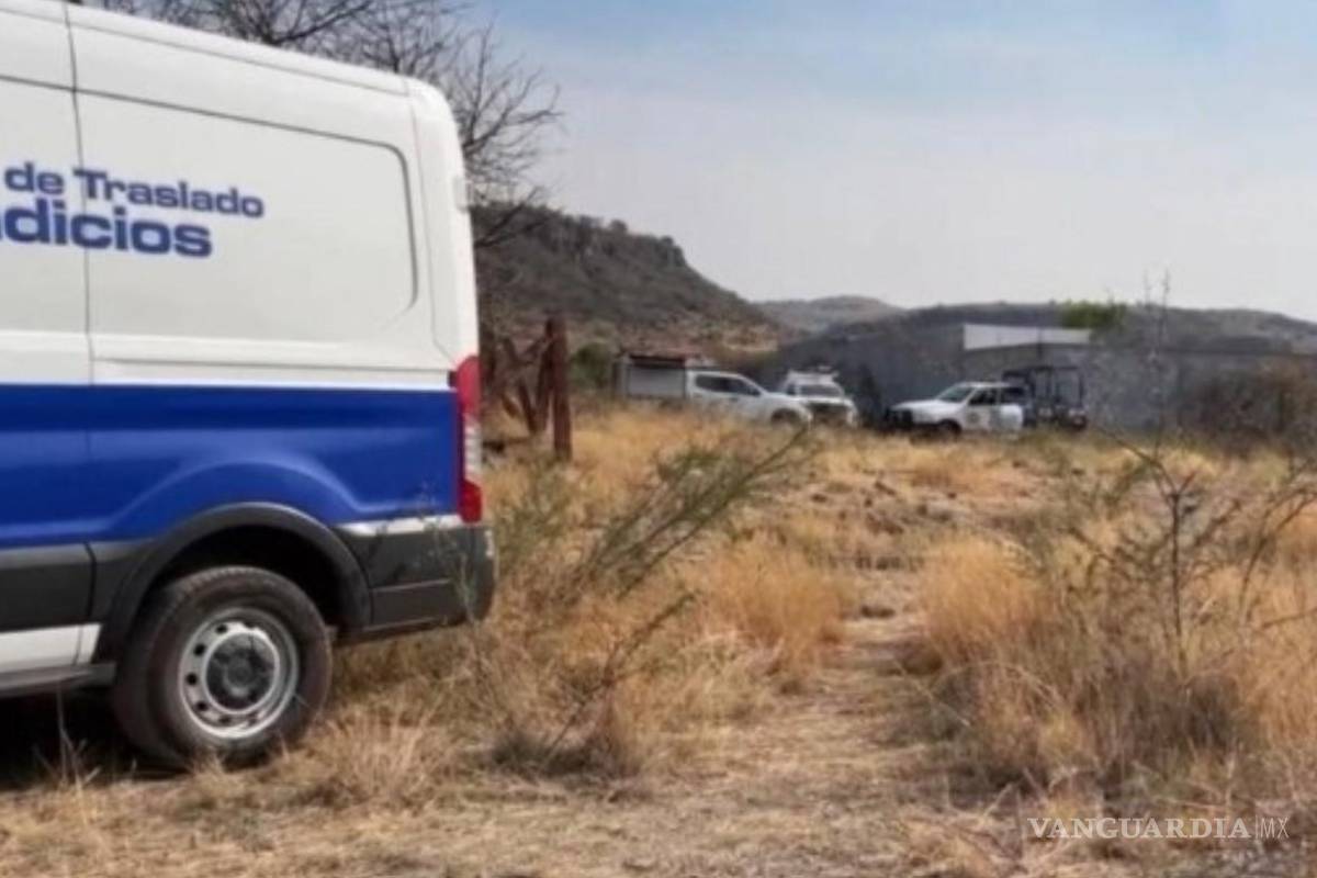 Hallan 18 cuerpos en fosa de Abasolo